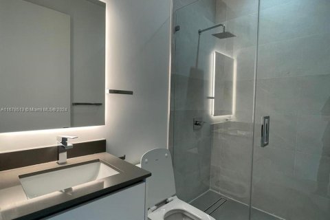 Townhouse in Miami, Florida 4 bedrooms, 236.9 sq.m. № 1405951 - photo 23