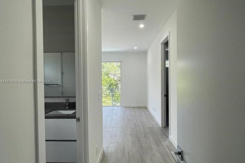 Townhouse in Miami, Florida 4 bedrooms, 236.9 sq.m. № 1405951 - photo 9