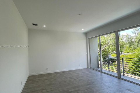 Townhouse in Miami, Florida 4 bedrooms, 236.9 sq.m. № 1405951 - photo 8