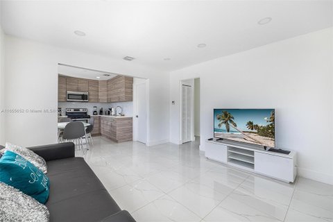 Immobilier commercial à vendre à Miami, Floride: 139.82 m2 № 1354628 - photo 3