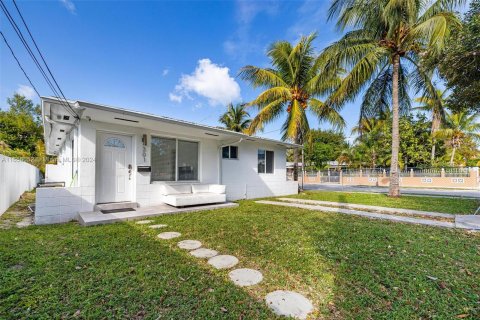 Propiedad comercial en venta en Miami, Florida, 139.82 m2 № 1354628 - foto 19