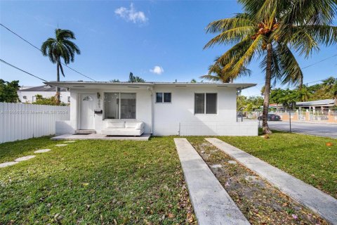 Propiedad comercial en venta en Miami, Florida, 139.82 m2 № 1354628 - foto 20