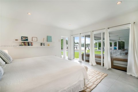 House in Key Biscayne, Florida 5 bedrooms, 316.33 sq.m. № 1067842 - photo 23