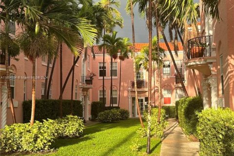 Condo in Miami Beach, Florida, 1 bedroom  № 1354582 - photo 1