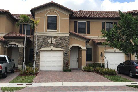 Adosado en alquiler en Hialeah, Florida, 4 dormitorios, 173.63 m2 № 1356686 - foto 1