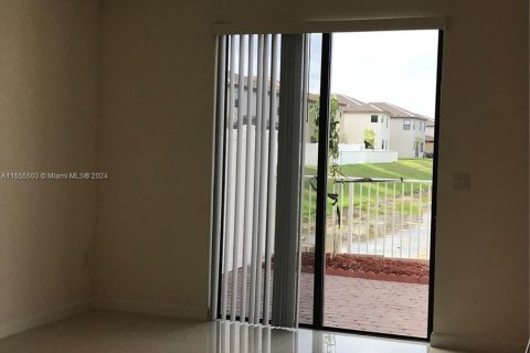 Touwnhouse à louer à Hialeah, Floride: 4 chambres, 173.63 m2 № 1356686 - photo 5