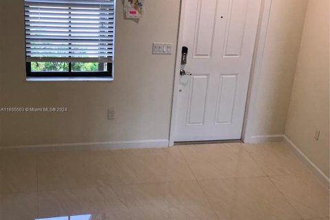 Townhouse in Hialeah, Florida 4 bedrooms, 173.63 sq.m. № 1356686 - photo 19