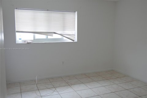 Townhouse in Miami, Florida 2 bedrooms, 100.8 sq.m. № 1232061 - photo 10