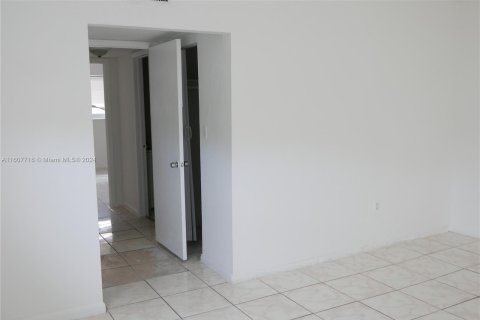 Townhouse in Miami, Florida 2 bedrooms, 100.8 sq.m. № 1232061 - photo 2