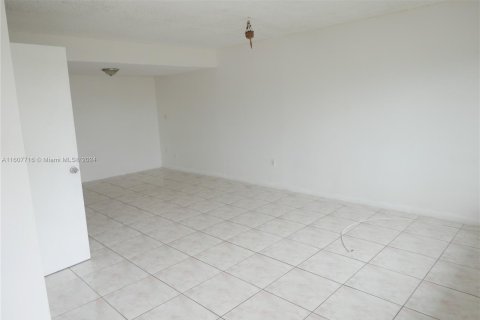 Townhouse in Miami, Florida 2 bedrooms, 100.8 sq.m. № 1232061 - photo 15