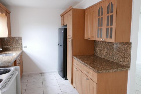 Townhouse in Miami, Florida 2 bedrooms, 100.8 sq.m. № 1232061 - photo 3