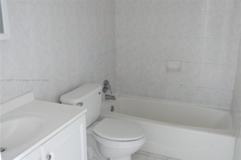 Townhouse in Miami, Florida 2 bedrooms, 100.8 sq.m. № 1232061 - photo 5