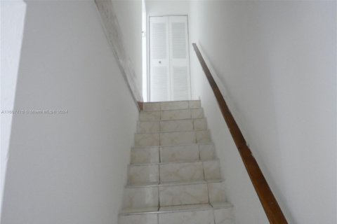 Townhouse in Miami, Florida 2 bedrooms, 100.8 sq.m. № 1232061 - photo 12