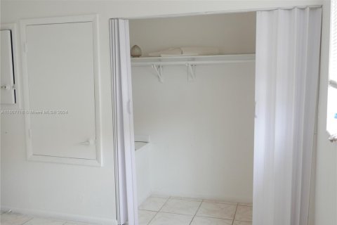 Townhouse in Miami, Florida 2 bedrooms, 100.8 sq.m. № 1232061 - photo 9