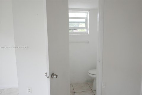 Townhouse in Miami, Florida 2 bedrooms, 100.8 sq.m. № 1232061 - photo 6