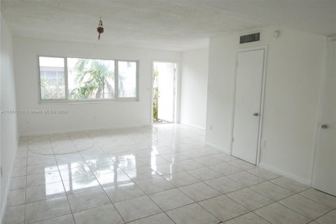 Townhouse in Miami, Florida 2 bedrooms, 100.8 sq.m. № 1232061 - photo 4