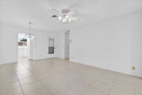 House in West Palm Beach, Florida 1 bedroom, 56.86 sq.m. № 1162978 - photo 27