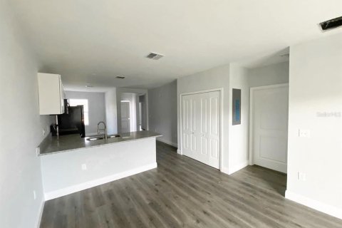Купить коммерческую недвижимость в Энглвуд, Флорида 6 спален, 215.9м2, № 1037215 - фото 3