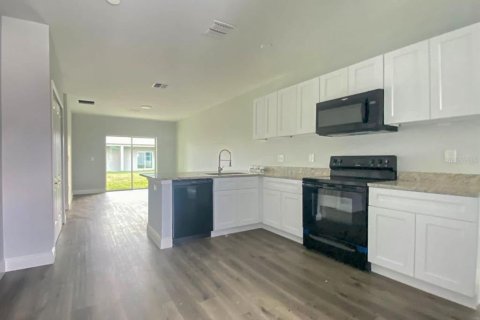 Купить коммерческую недвижимость в Энглвуд, Флорида 6 спален, 215.9м2, № 1037215 - фото 2
