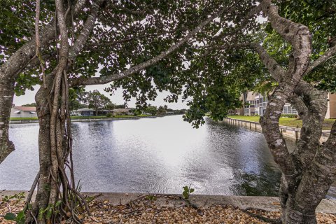 Condo in Tamarac, Florida, 2 bedrooms  № 1061222 - photo 8