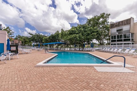 Condo in Tamarac, Florida, 2 bedrooms  № 1061222 - photo 7