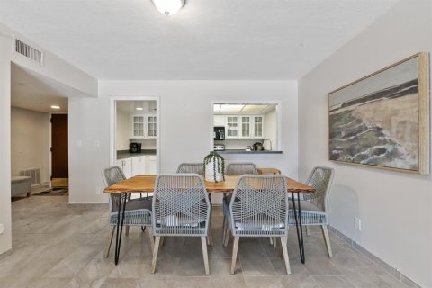 Condo in Clearwater, Florida, 2 bedrooms  № 1336773 - photo 11