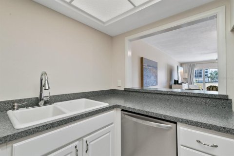 Condo in Clearwater, Florida, 2 bedrooms  № 1336773 - photo 17