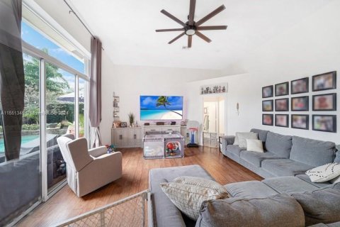 Casa en venta en Weston, Florida, 5 dormitorios, 269.88 m2 № 1074384 - foto 10