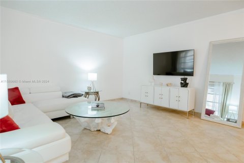 Condominio en alquiler en Pompano Beach, Florida, 2 dormitorios, 92.9 m2 № 1065353 - foto 2