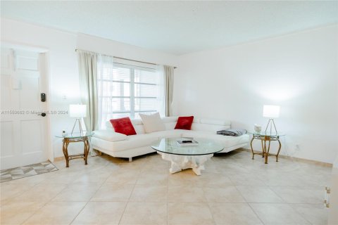 Condominio en alquiler en Pompano Beach, Florida, 2 dormitorios, 92.9 m2 № 1065353 - foto 3