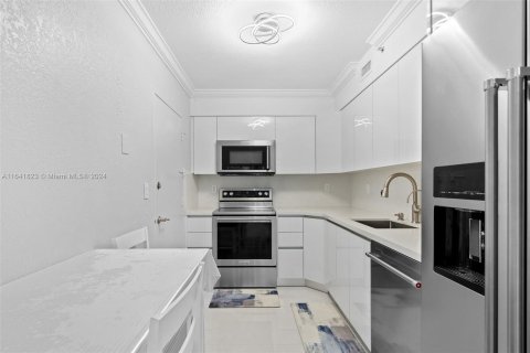 Condo in Hollywood, Florida, 1 bedroom  № 1320644 - photo 5