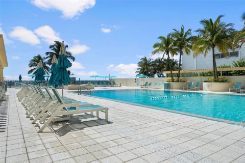 Condominio en venta en Hollywood, Florida, 1 dormitorio, 77.57 m2 № 1320644 - foto 24