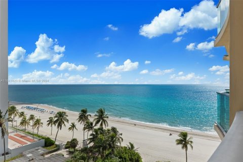 Condo in Hollywood, Florida, 1 bedroom  № 1320644 - photo 14