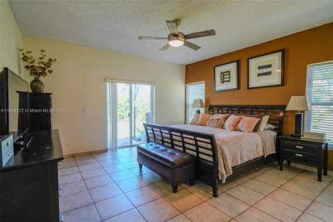 Casa en venta en Cutler Bay, Florida, 4 dormitorios, 193.05 m2 № 1320663 - foto 16