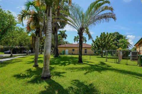 Casa en venta en Cutler Bay, Florida, 4 dormitorios, 193.05 m2 № 1320663 - foto 25