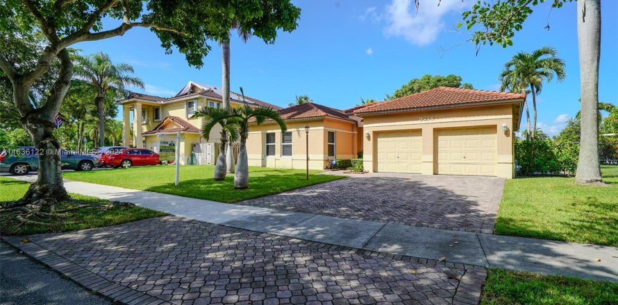 Casa en Cutler Bay, Florida 4 dormitorios, 193.05 m2 № 1320663