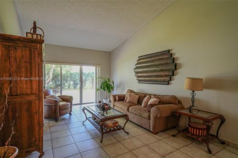 Casa en venta en Cutler Bay, Florida, 4 dormitorios, 193.05 m2 № 1320663 - foto 4