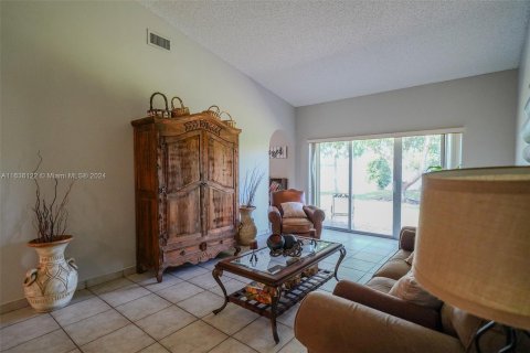 Casa en venta en Cutler Bay, Florida, 4 dormitorios, 193.05 m2 № 1320663 - foto 5