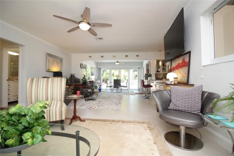 House in Wilton Manors, Florida 3 bedrooms, 141.12 sq.m. № 1060146 - photo 8