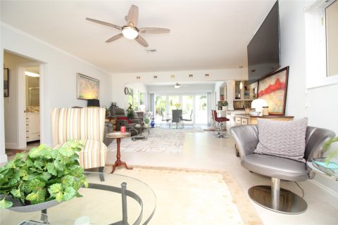 House in Wilton Manors, Florida 3 bedrooms, 141.12 sq.m. № 1060146 - photo 9