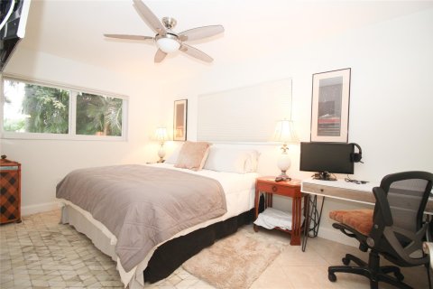 House in Wilton Manors, Florida 3 bedrooms, 141.12 sq.m. № 1060146 - photo 22