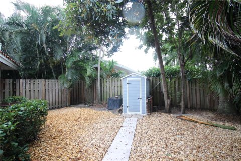 House in Wilton Manors, Florida 3 bedrooms, 141.12 sq.m. № 1060146 - photo 15
