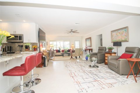House in Wilton Manors, Florida 3 bedrooms, 141.12 sq.m. № 1060146 - photo 20