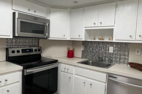 Condo in Sunny Isles Beach, Florida, 2 bedrooms  № 1045024 - photo 6