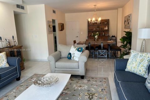 Condo in Sunny Isles Beach, Florida, 2 bedrooms  № 1045024 - photo 3