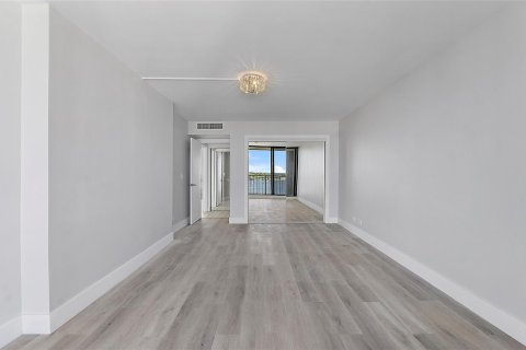 Condominio en venta en North Palm Beach, Florida, 2 dormitorios, 114.73 m2 № 1075052 - foto 23