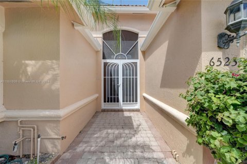 Villa ou maison à vendre à Delray Beach, Floride: 3 chambres, 181.35 m2 № 1071024 - photo 2