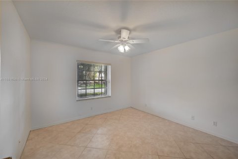 House in Delray Beach, Florida 3 bedrooms, 181.35 sq.m. № 1071024 - photo 24