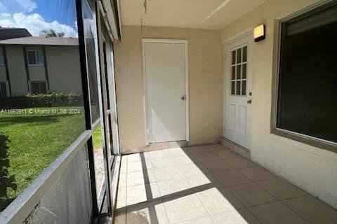 Condo in Greenacres, Florida, 2 bedrooms  № 1375400 - photo 8