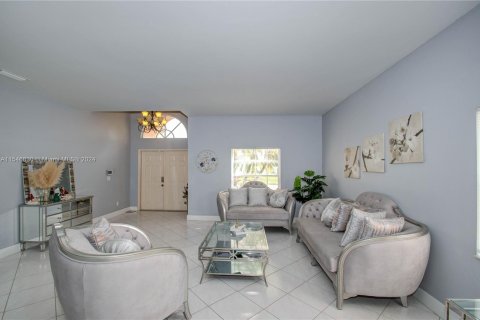 Casa en venta en Pembroke Pines, Florida, 5 dormitorios, 293.11 m2 № 1054007 - foto 7